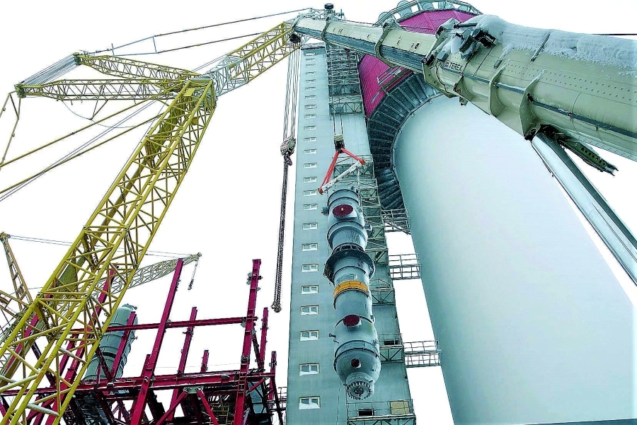 The 107 tons condenser is installed in the AUM Complex of the “Metafrax” Company
