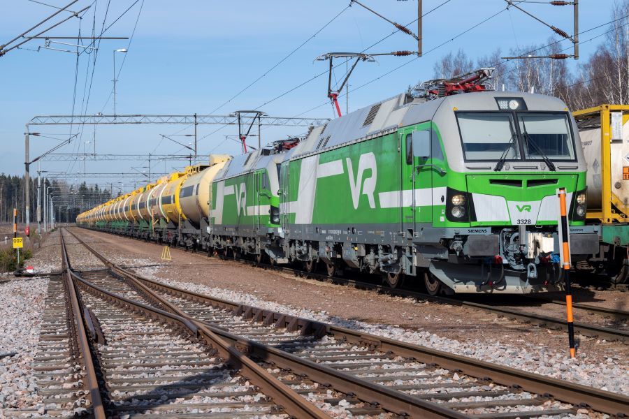 New heavy-duty locomotives are being prepared for transportation of Russian methanol in Finland